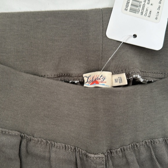 Evereve size medium shorts - Picture 3 of 4